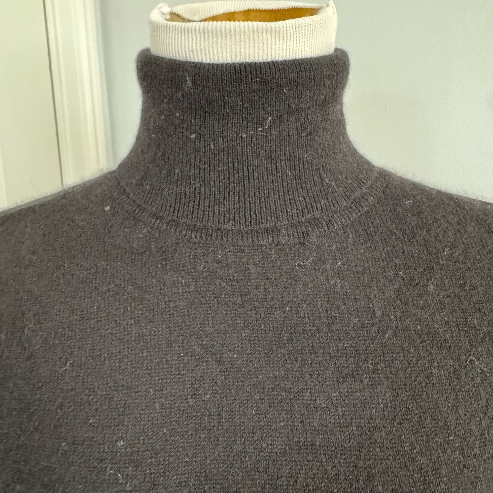 Forte Cashmere Black Turtleneck Sweater. Large